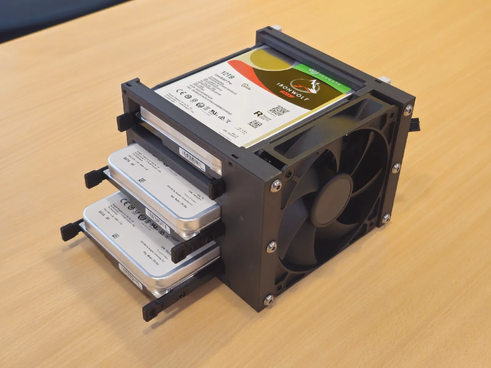 Triple HDD-Käfig für 120mm Lüfter (10 Zoll Rack)