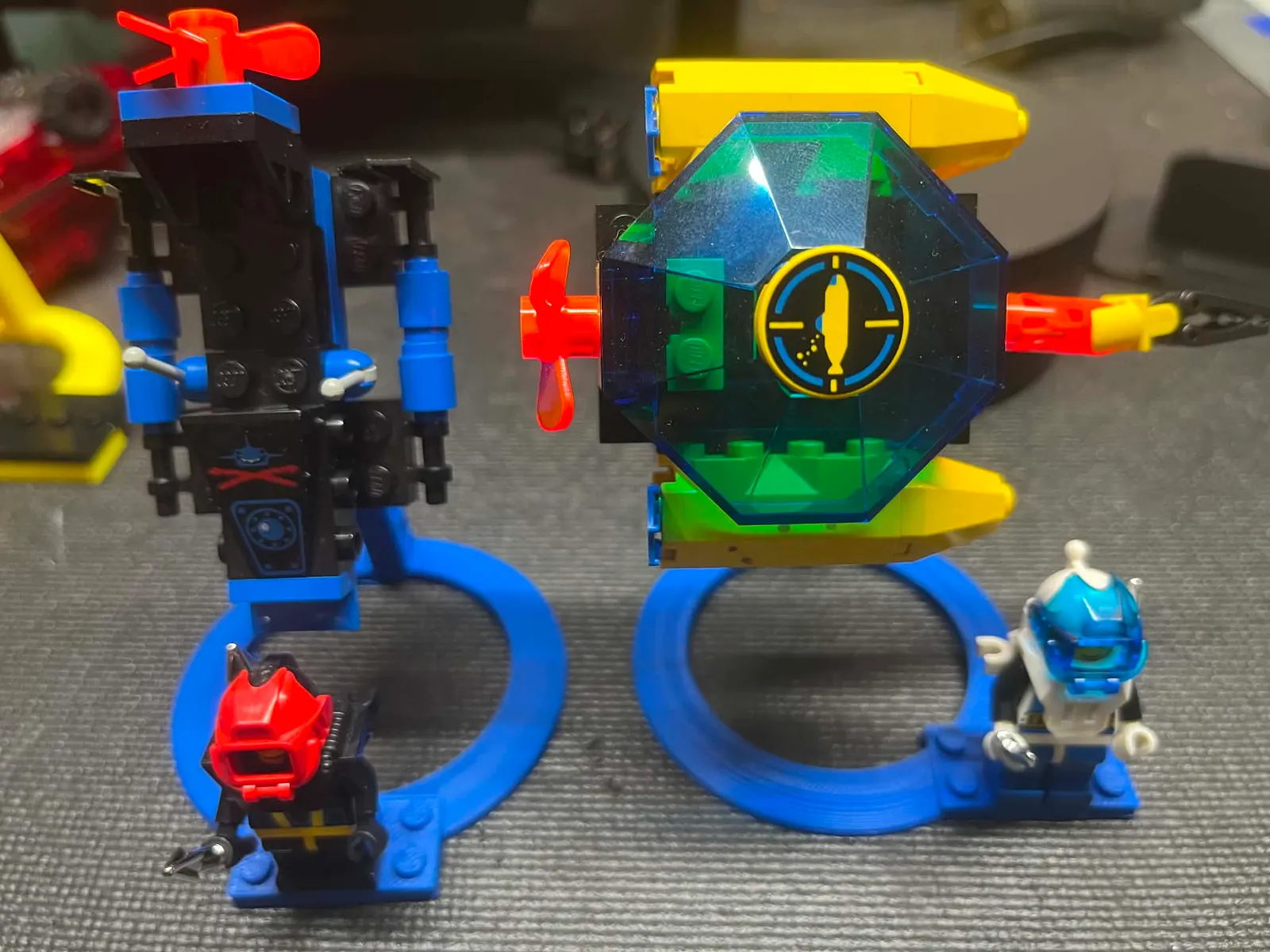 Präsentationsständer für Klemmbausteine & Minifiguren (LEGO)
