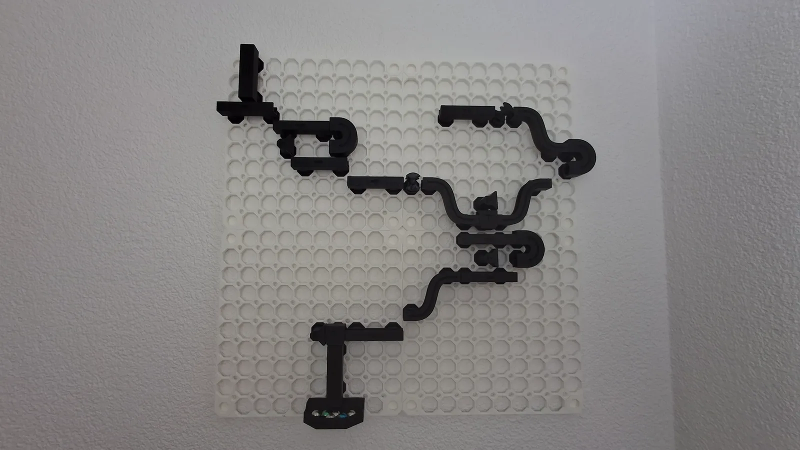 Modulare Kugelbahn für Multiboard-Systeme
