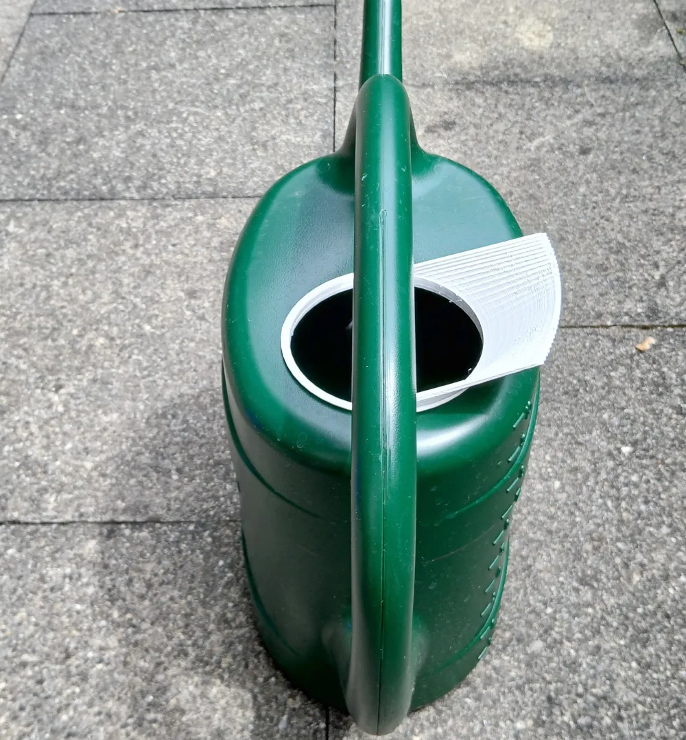 Seitlicher Einfülltrichter für Gießkannen