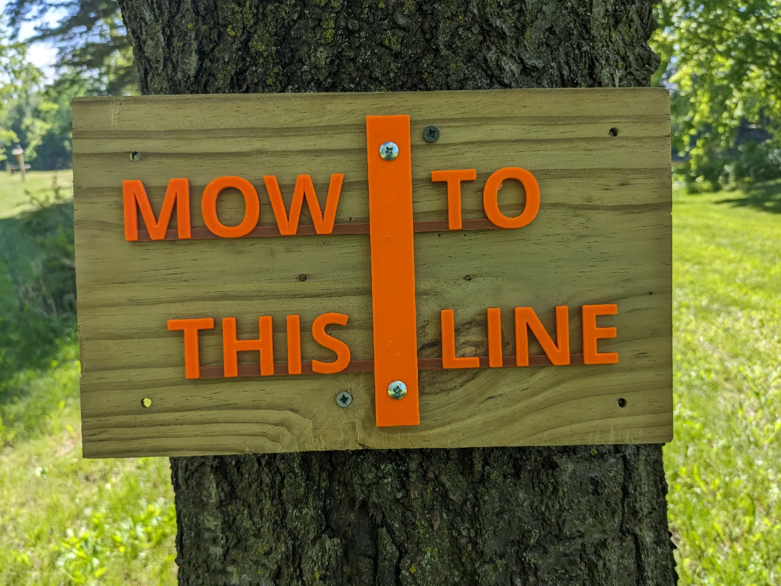 Garten-Schild: Mähkante und Grundstücksgrenze