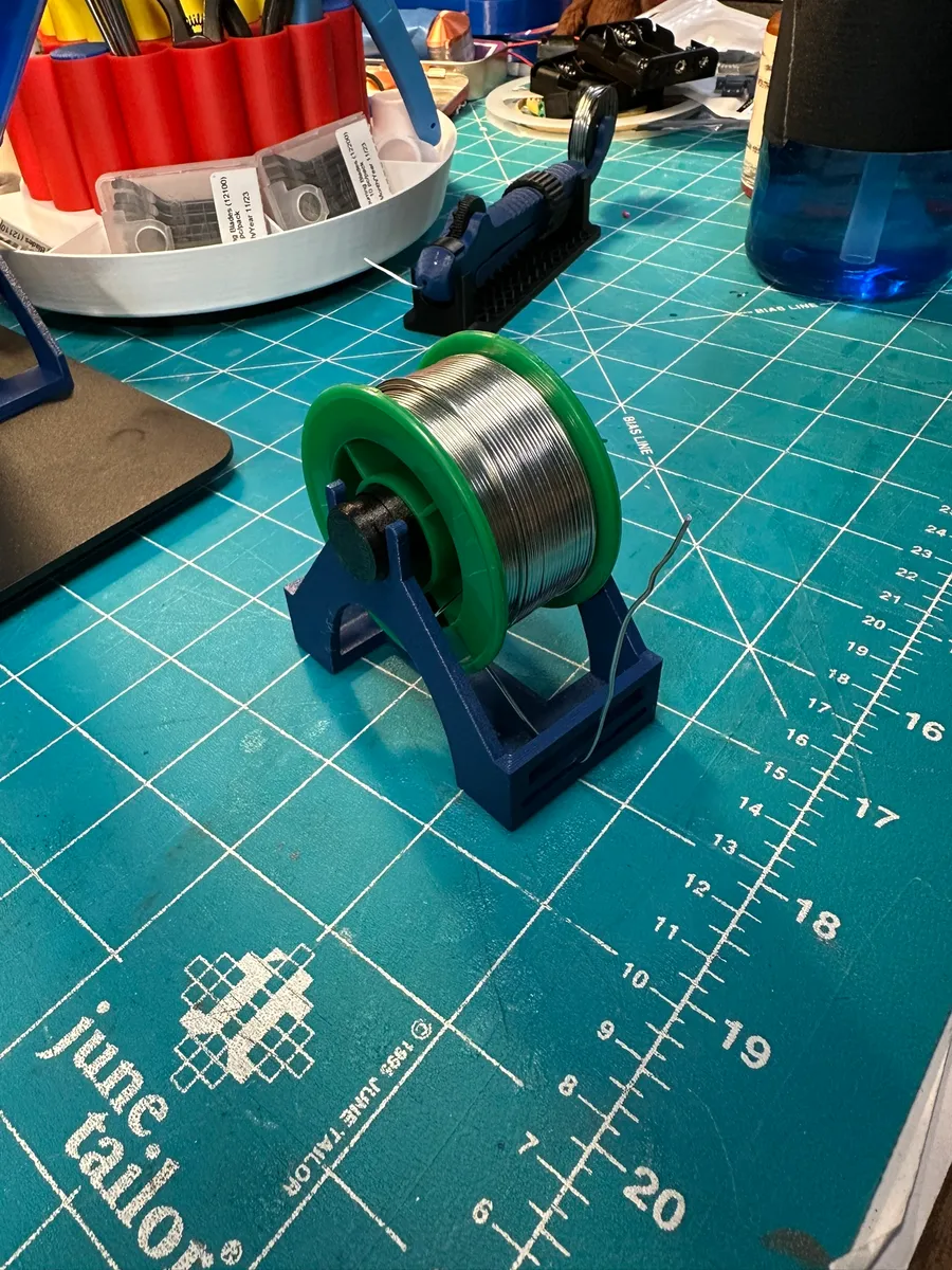 Magnetischer Spulenhalter für Lötdraht und Kabel