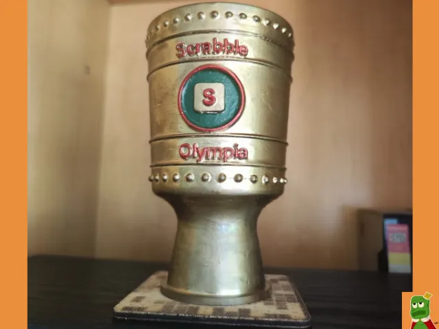 Scrabble Pokal – Trophäe für Wortspiel Champions