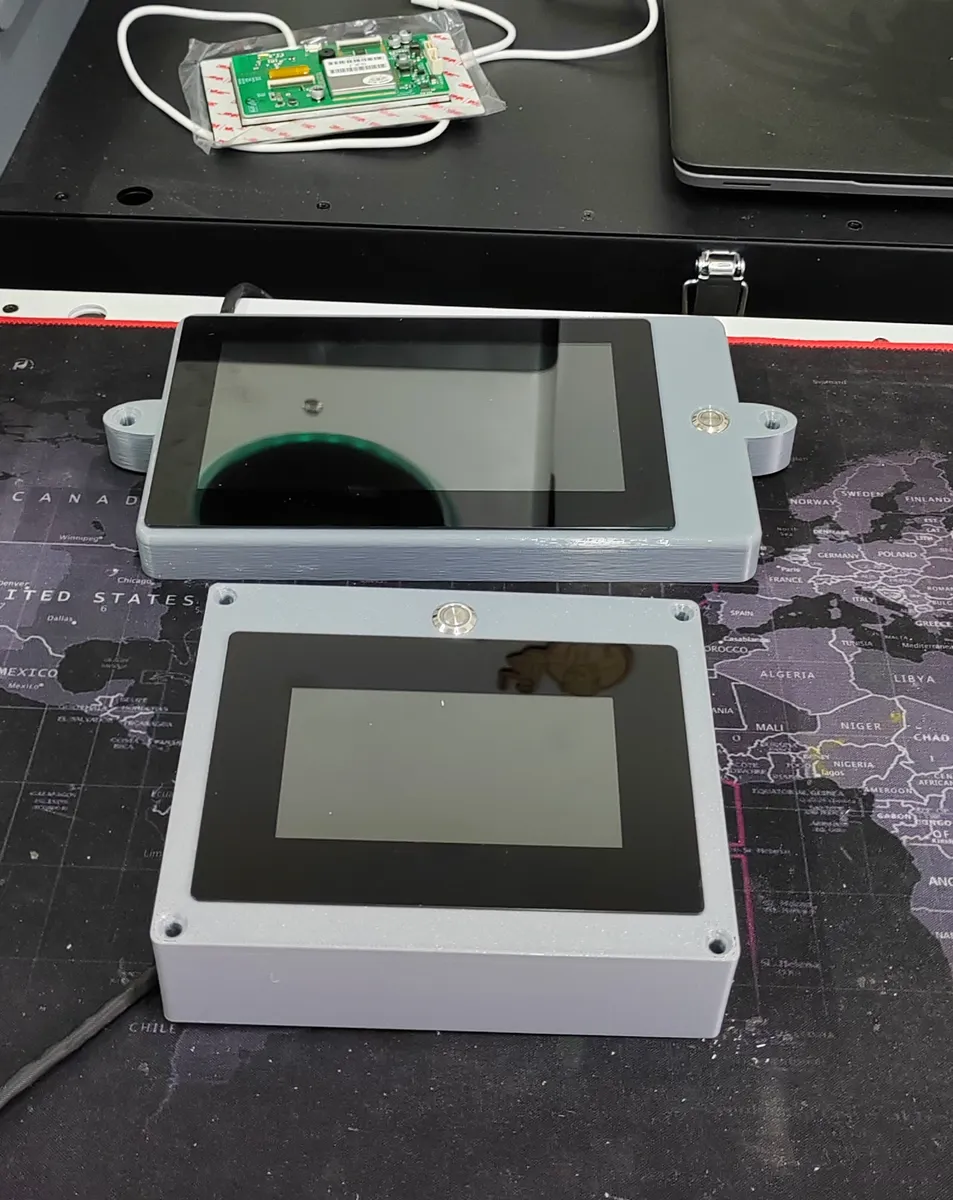JK BMS Display Wandhalterung – Gehäuse für 4,3 und 7 Zoll Displays - image7 JK BMS Display Wandhalterung – Gehäuse für 4,3 und 7 Zoll Displays – Bild 7