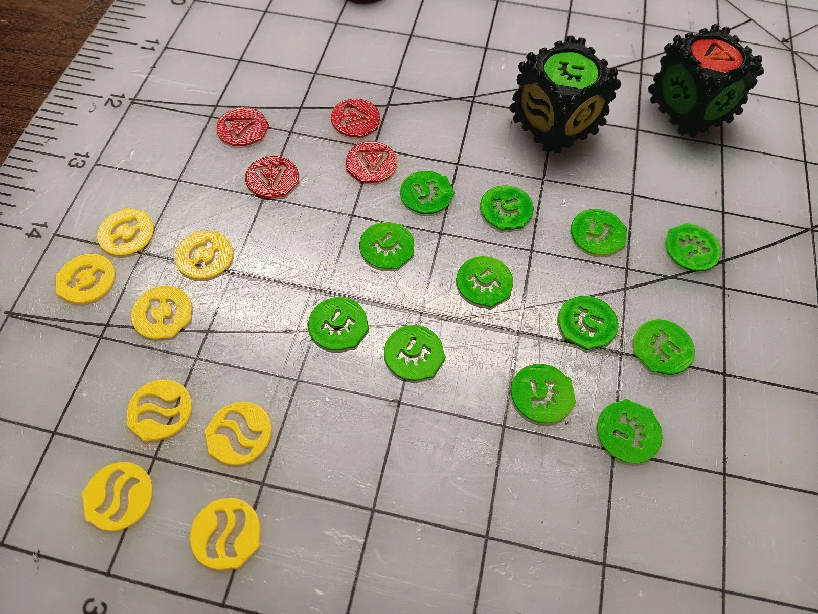 Modulare Gaslands Würfeleinsätze – Individualisierbare Spielwürfel