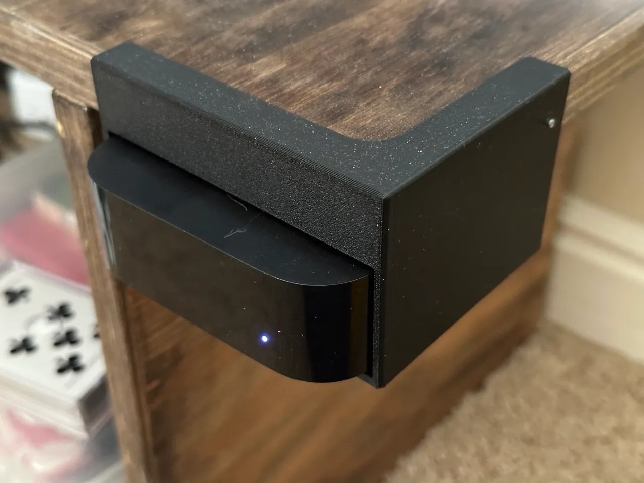 Apple TV Halterung für überstehende Regalböden