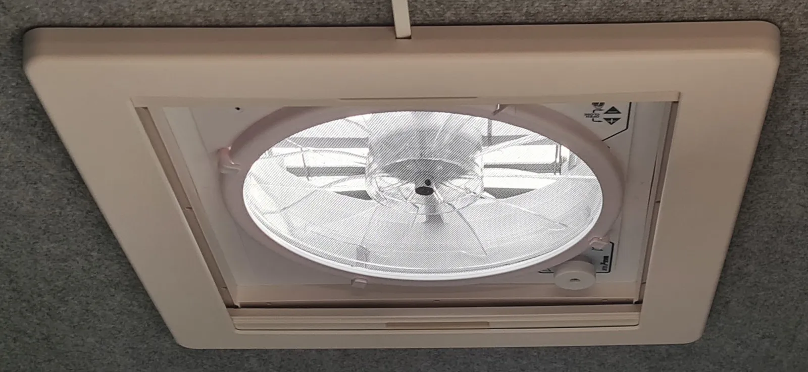 MaxxFan Deluxe Adapterrahmen für Dometic Mini Heki
