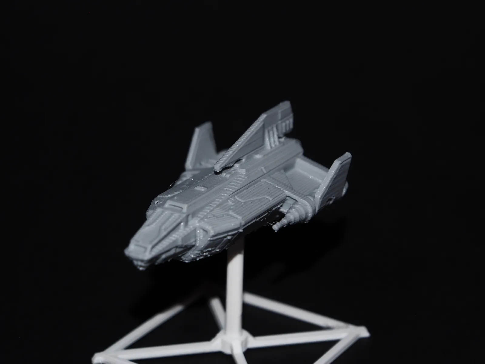 Science Fiction Shuttle Miniatur – Sammlermodell mit beweglichen Flügeln