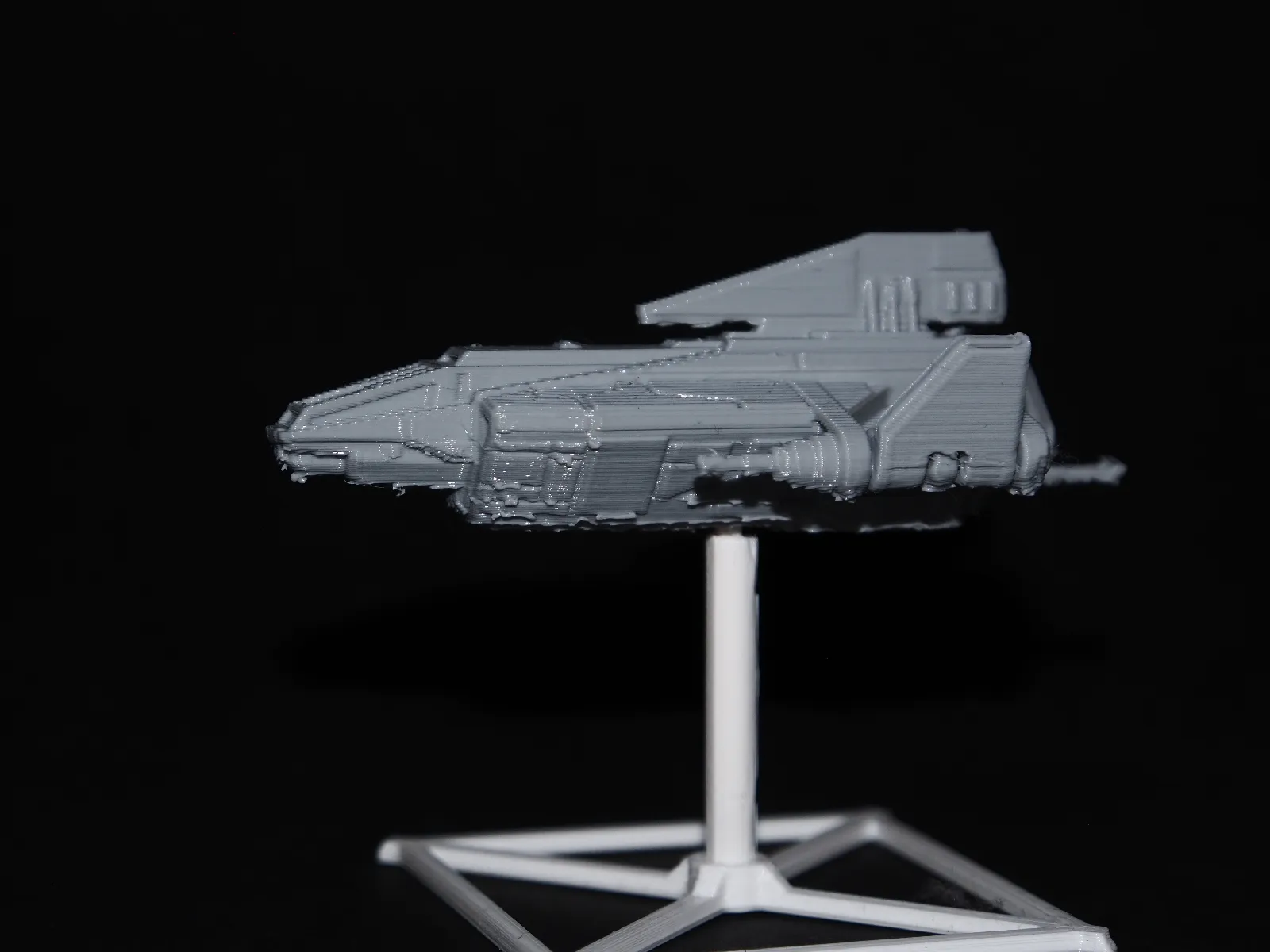 Science Fiction Shuttle Miniatur – Sammlermodell mit beweglichen Flügeln - image4 Science Fiction Shuttle Miniatur – Sammlermodell mit beweglichen Flügeln – Bild 8