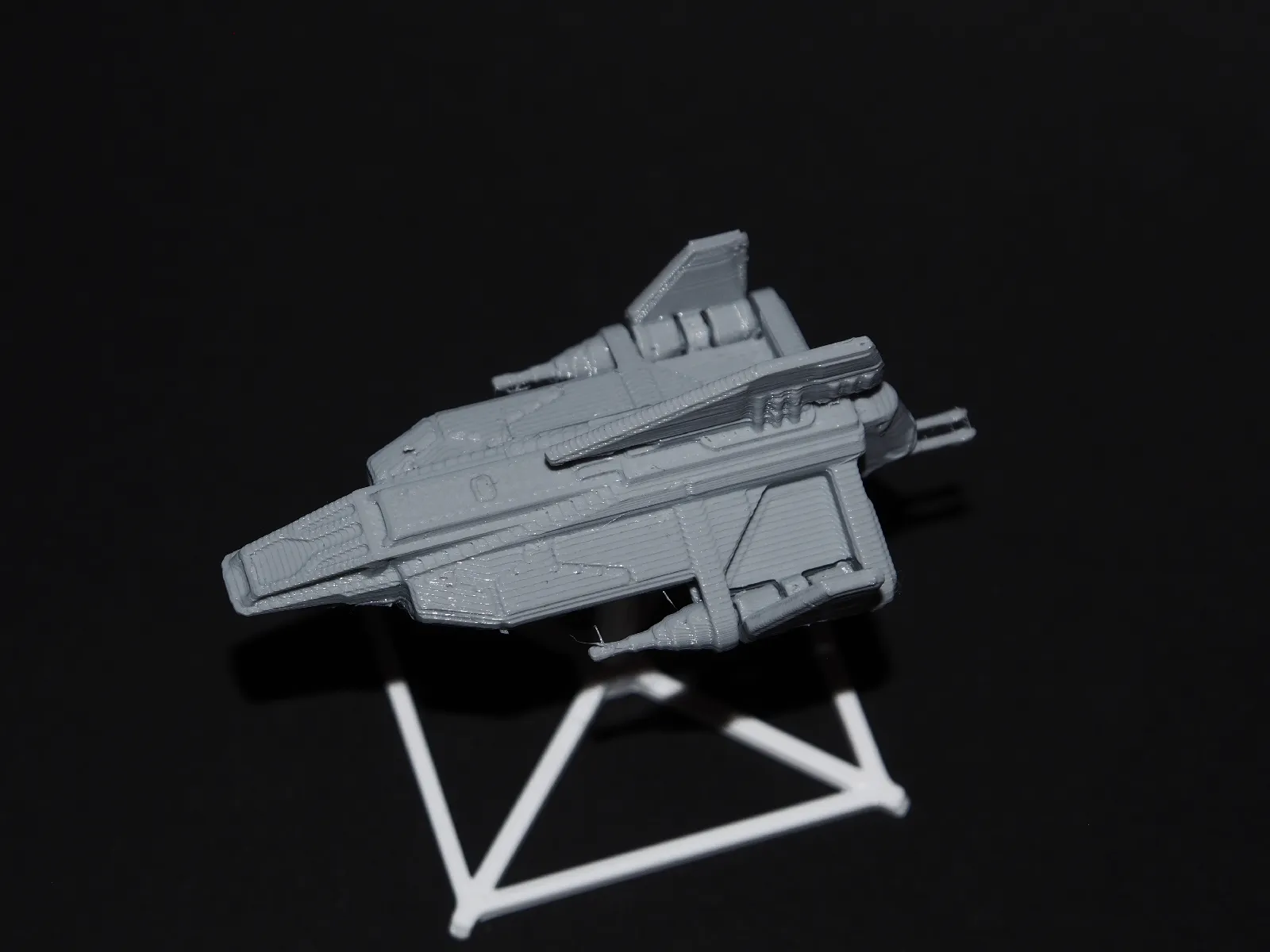 Science Fiction Shuttle Miniatur – Sammlermodell mit beweglichen Flügeln - image6 Science Fiction Shuttle Miniatur – Sammlermodell mit beweglichen Flügeln – Bild 10