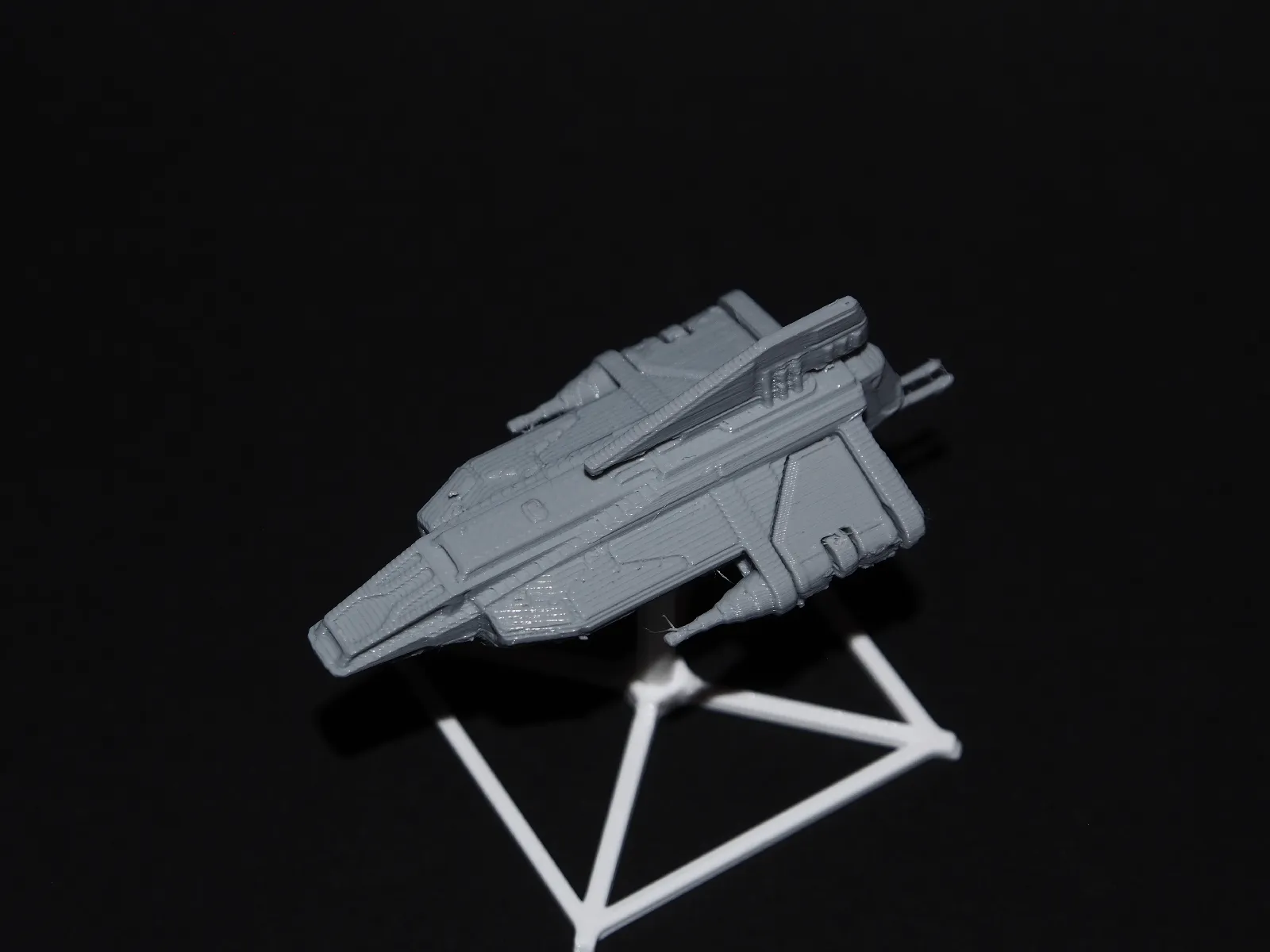 Science Fiction Shuttle Miniatur – Sammlermodell mit beweglichen Flügeln - image7 Science Fiction Shuttle Miniatur – Sammlermodell mit beweglichen Flügeln – Bild 11