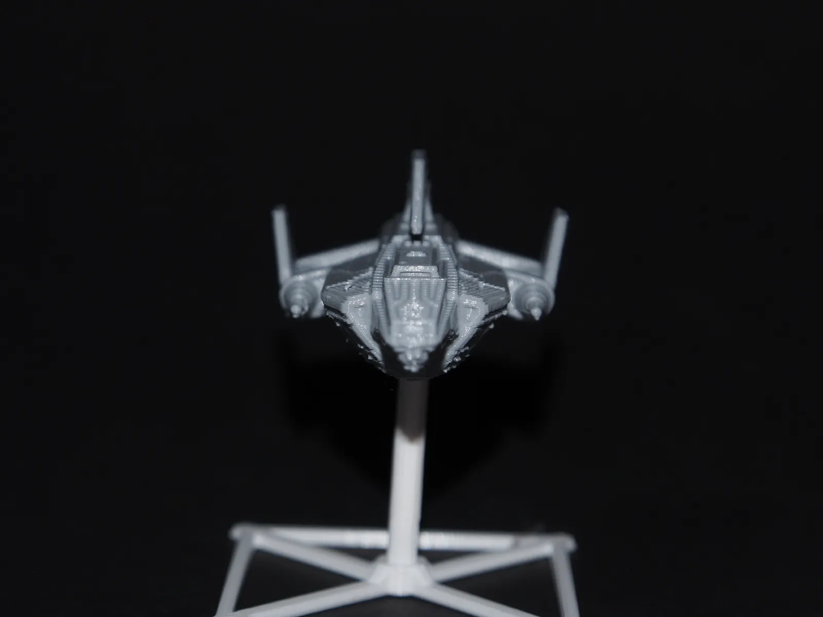 Science Fiction Shuttle Miniatur – Sammlermodell mit beweglichen Flügeln - image9 Science Fiction Shuttle Miniatur – Sammlermodell mit beweglichen Flügeln – Bild 13