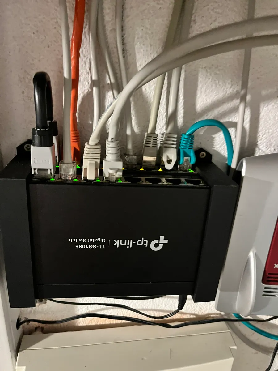 TP-Link TL-SG108 Doppelhalterung zur Wandmontage