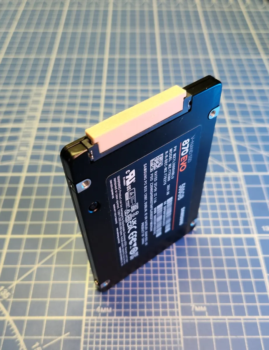SATA Schutzabdeckung für HDD und SSD Laufwerke