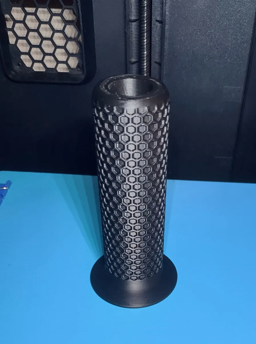Ergonomischer Handgriff mit Hex Muster