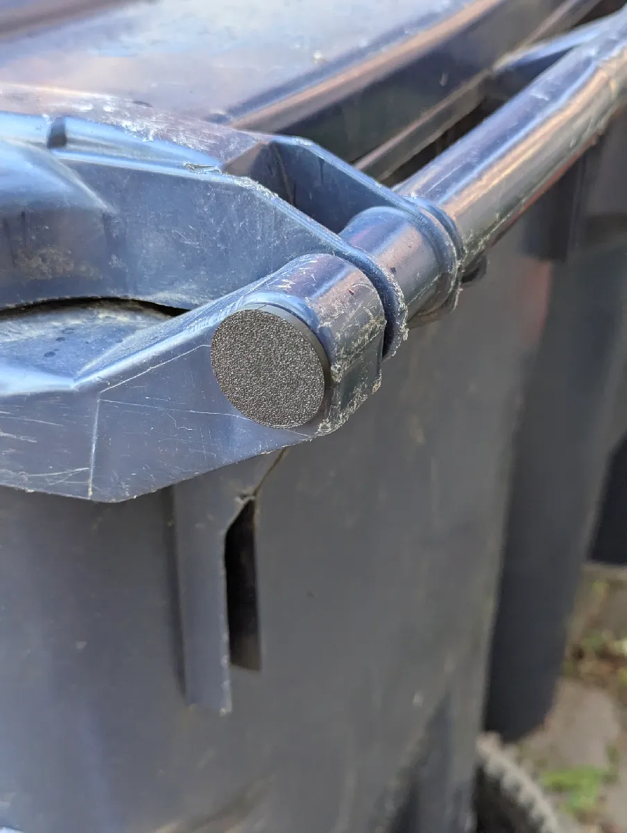 Scharnierstift für Abfall- und Recyclingbehälter