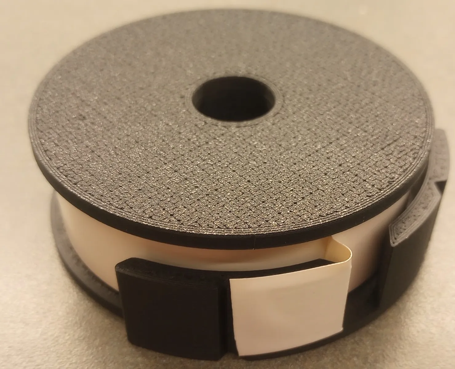 Isolierband Spender mit Schutzgehäuse