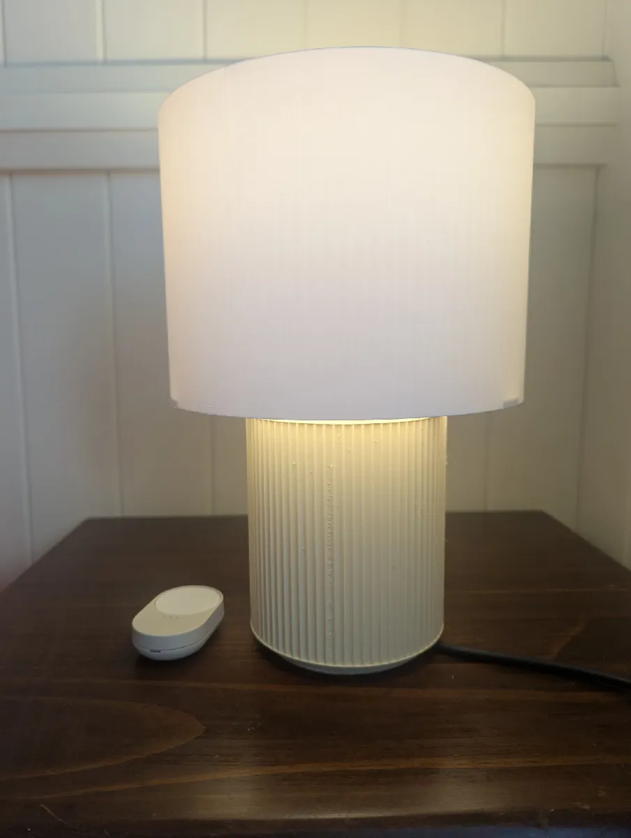 Nachttischlampe für Wohnraum und Schlafzimmer