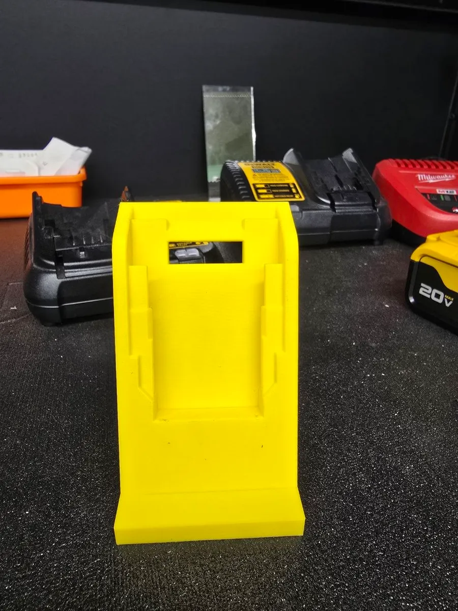 Magnetische Halterung für DeWalt 20V Akkus - image4 Magnetische Halterung für DeWalt 20V Akkus – Bild 4