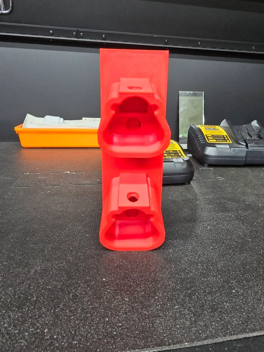 Magnetische Halterung für Milwaukee M12 Akkus - image3 Magnetische Halterung für Milwaukee M12 Akkus – Bild 3