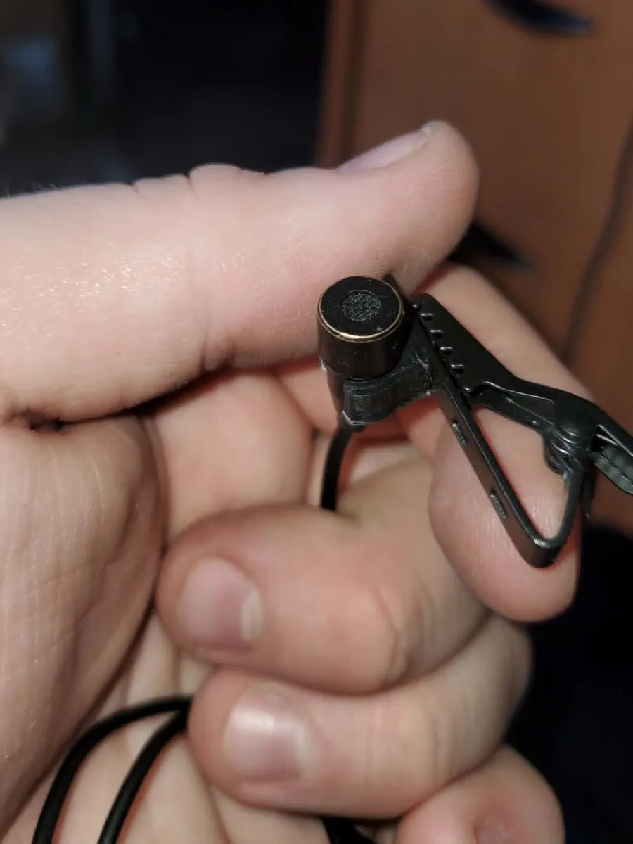 Ansteck-Clip für Lavalier-Mikrofone (Parametrisch)