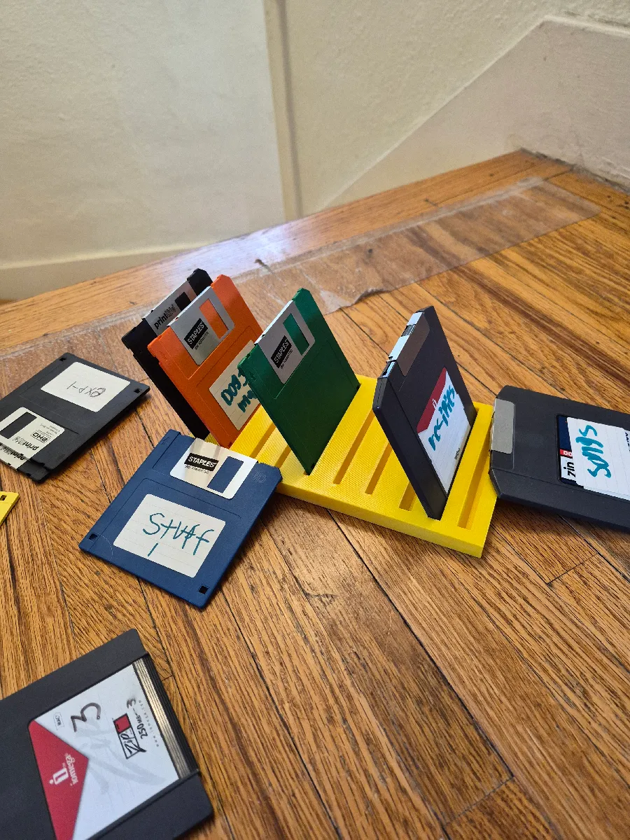 Retro Storage-Rack für 3,5" Disketten & Zip-Drives