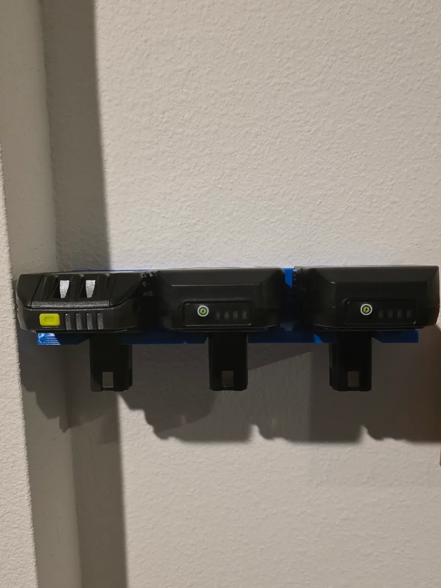 Ryobi 18V Akku-Halterung (3-fach)