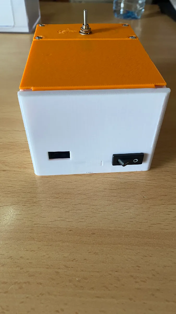 Useless Box mit Batteriebetrieb & LED - image3 Useless Box mit Batteriebetrieb & LED – Bild 3