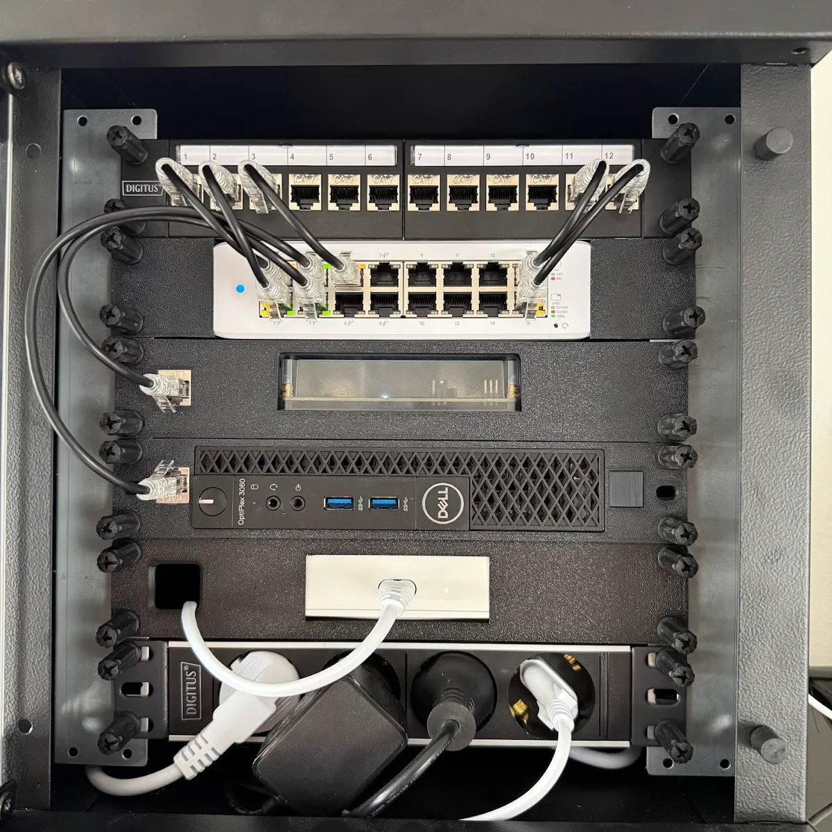 Rackmount Halterung für Smart Home und Netzwerktechnik - image3 Rackmount Halterung für Smart Home Assistant Green und Netzwerktechnik – Bild 3