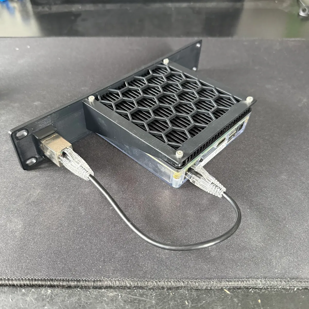 Rackmount Halterung für Smart Home und Netzwerktechnik - image5 Rackmount Halterung für Smart Home Assistant Green und Netzwerktechnik – Bild 5