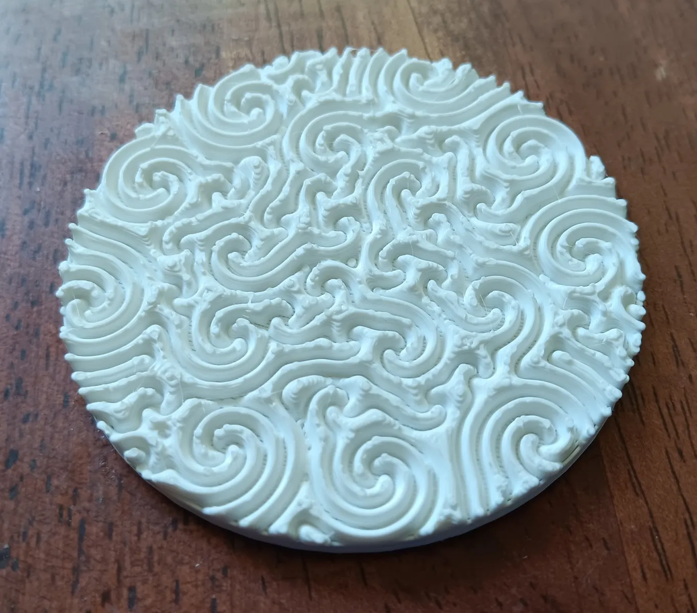 Dekorative Spiralscheibe inspiriert von Wissenschaft