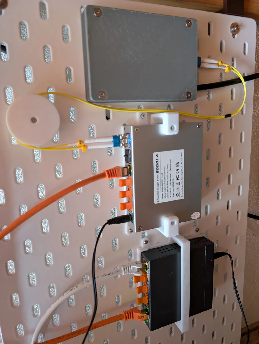 Lochwand Halterung für Netzwerkgeräte