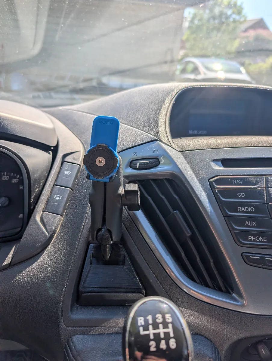 Fahrzeughalterung mit Kugelaufnahme