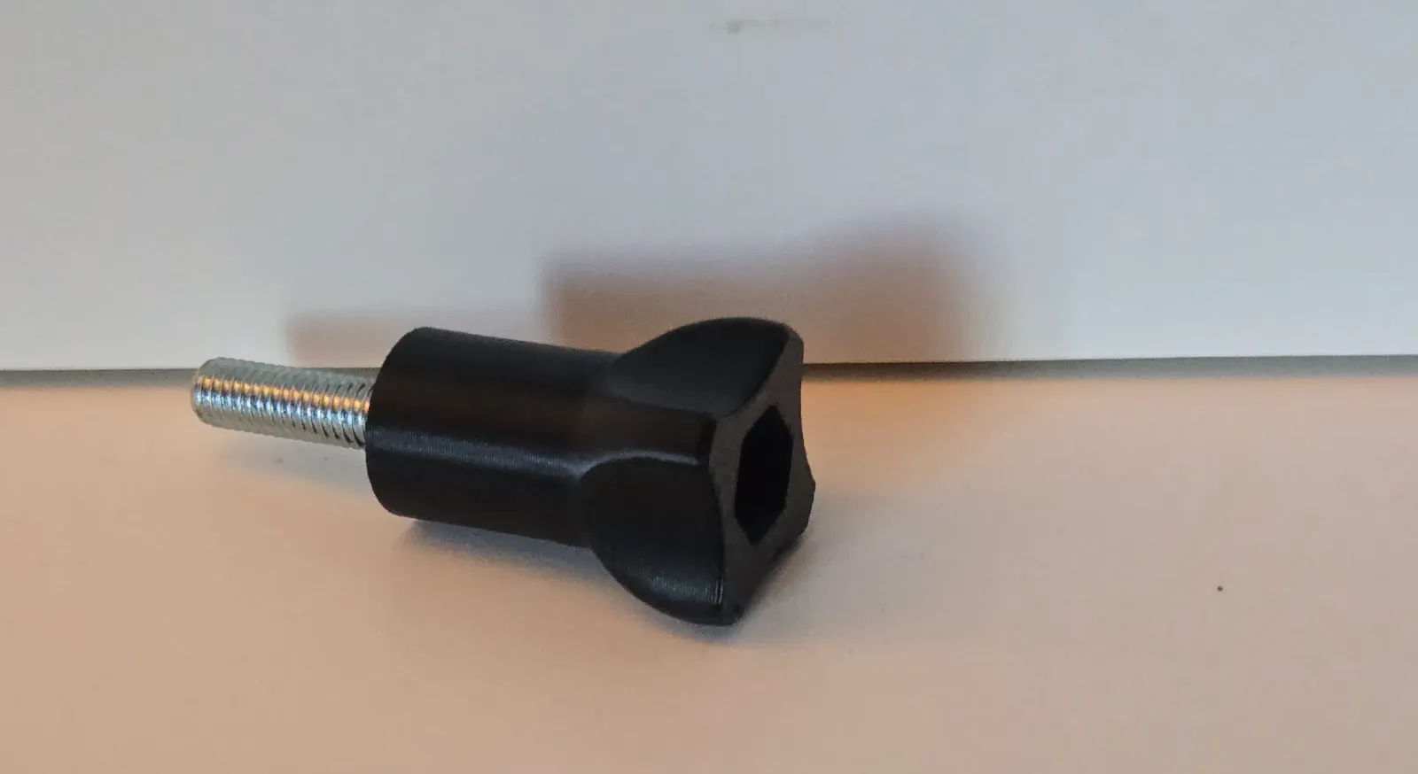 Kameraschraube mit Drehknopf