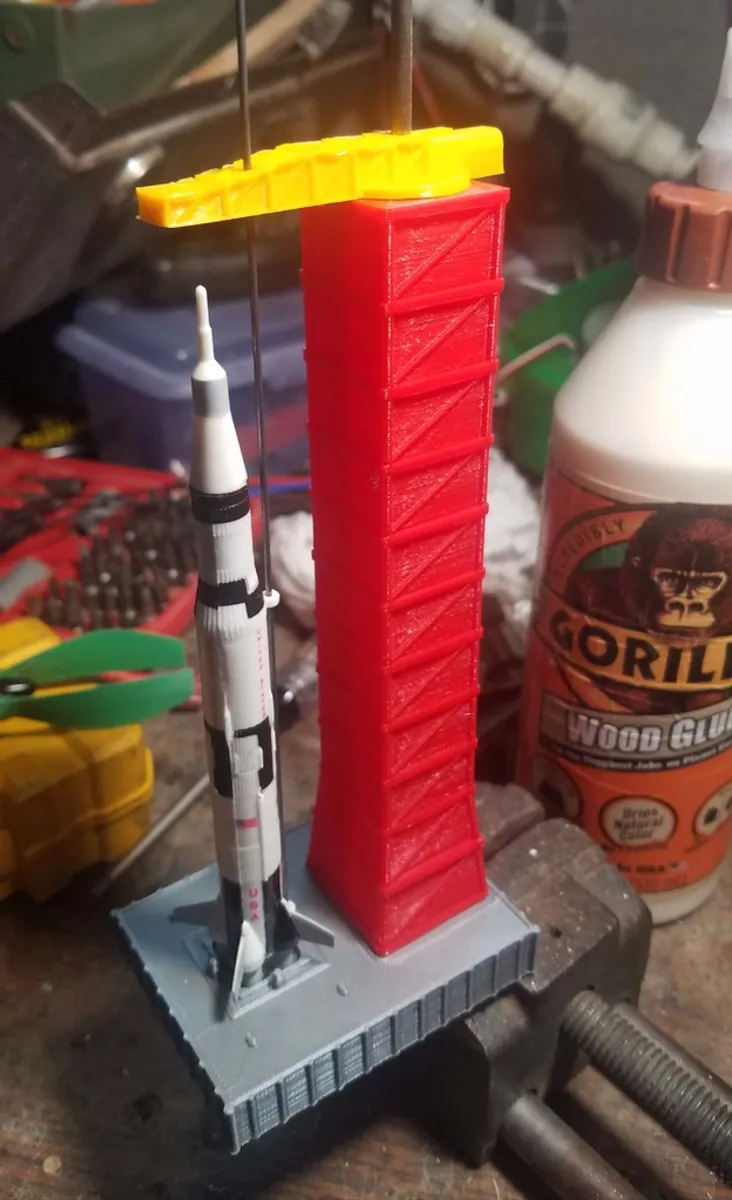 Apollo Launch Pad & Saturn V Modell | Micro Maxx Display