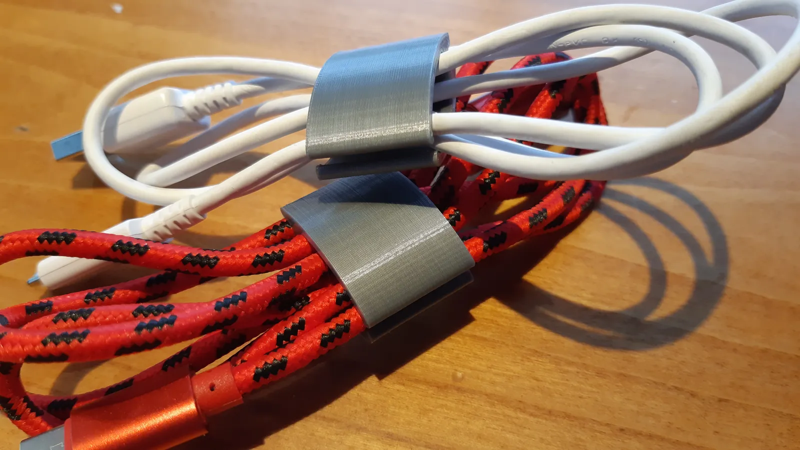 USB Kabel Organizer Clip | Kabelmanagement für Ladekabel